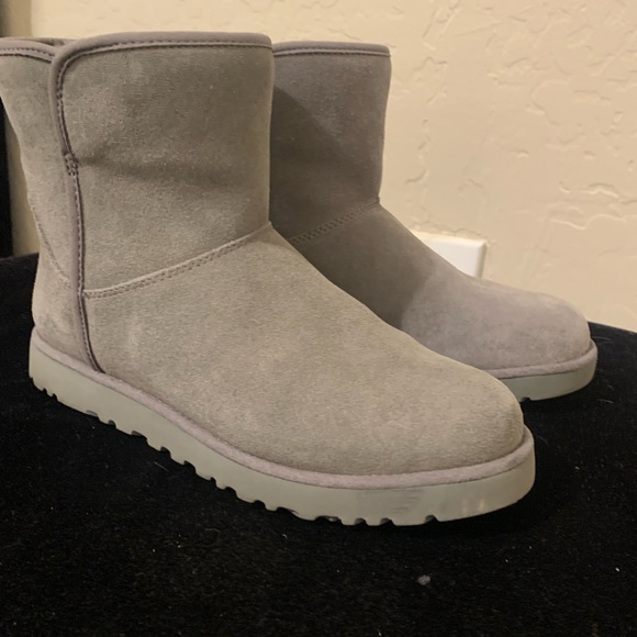 Slim Line Ladies UGGS - Picture 2 of 8